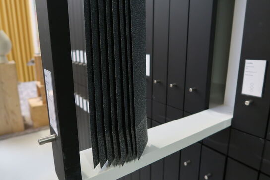 Udstillingsdisplay med div. Vareprøver og varelager