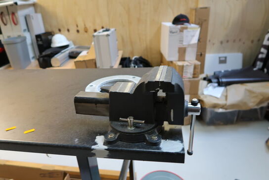 Bord på hjul med skruestik