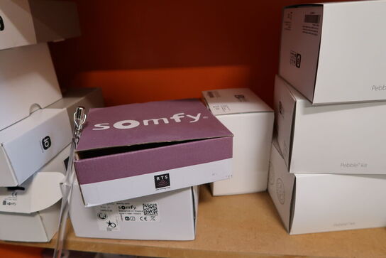 Reol med div. Reservedele