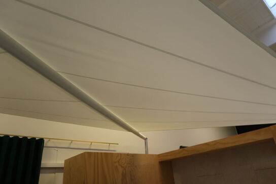 Elektrisk sejlafskærmning SOLIDAY med 4 stk. pæle