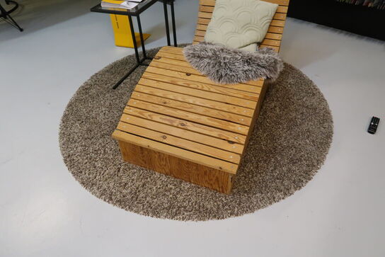 Sofabord samt tæppe