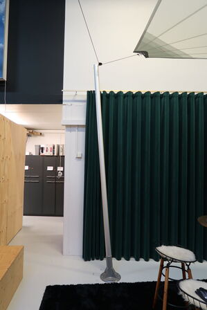 Elektrisk sejlafskærmning SOLIDAY med 4 stk. pæle