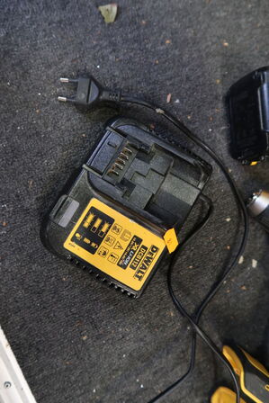 3 stk. akku håndværktøj DEWALT med 2 stk. batterier og lader