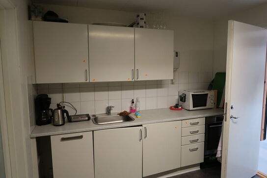 Brødrister, div. Køkkenservice, vaser, mikrobølgeovn m.m.