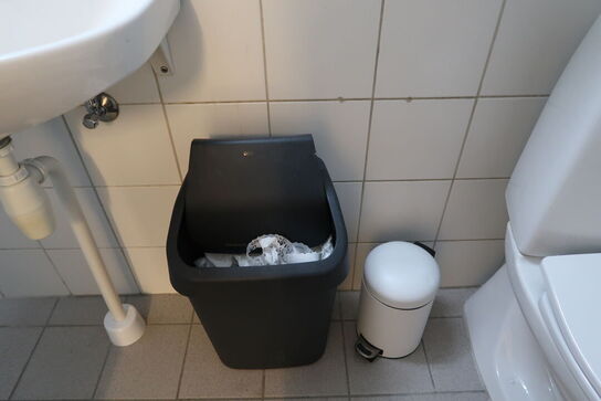 Lammeskind, skab, skammel, stol m.m.