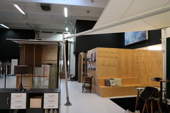 Elektrisk sejlafskærmning SOLIDAY med 4 stk. pæle