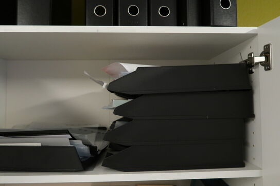 3 stk. vægskabe samt div. Whiteboards