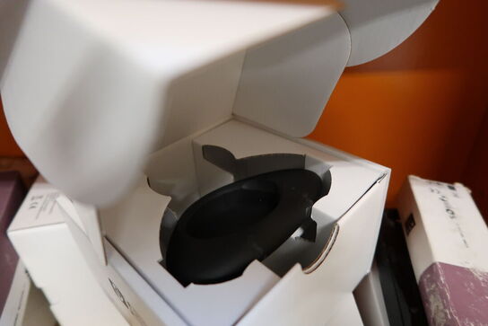 Reol med div. Reservedele