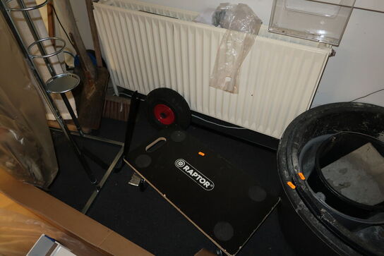 Skraldespand, haveredskaber samt murerspande m.m.