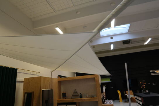 Elektrisk sejlafskærmning SOLIDAY med 4 stk. pæle