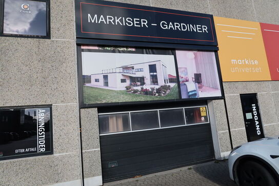 Elektrisk afskærmning på facade