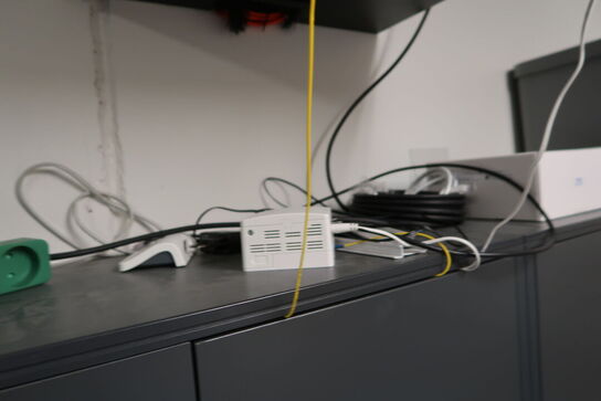 Skab med div. Reservedele