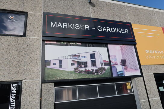 Elektrisk afskærmning på facade