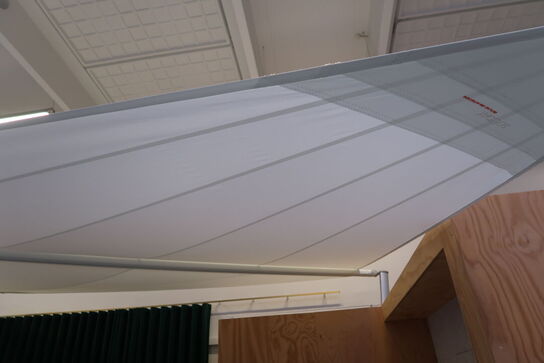 Elektrisk sejlafskærmning SOLIDAY med 4 stk. pæle