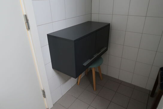 Lammeskind, skab, skammel, stol m.m.