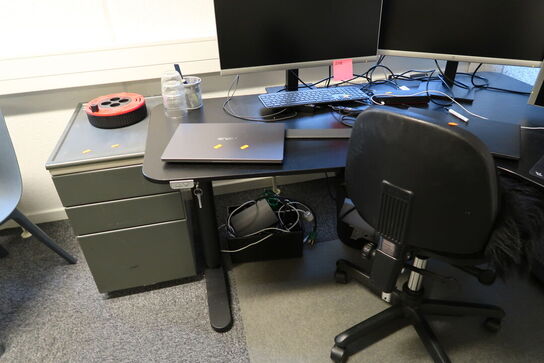 El. hæve/sænke skrivebord uden indhold med kontorstol og skuffemodul