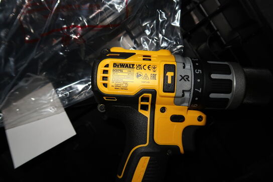 Akku bore/skruemaskine DEWALT DCD796