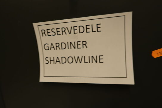 Skab med div. Reservedele