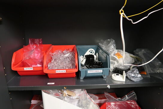 Skab med div. Reservedele