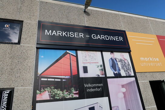 Elektrisk afskærmning på facade