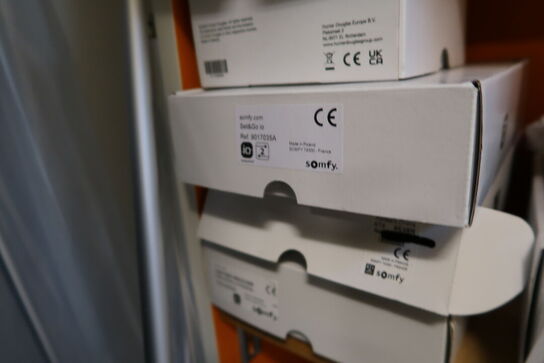 Reol med div. Reservedele