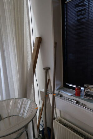 Skraldespand, haveredskaber samt murerspande m.m.