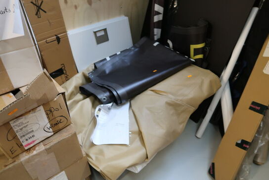 Div. Varelager, vareprøver, bord, skuffemoduler m.m.