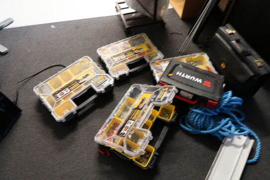 Div. Sortimentskasser med skruer, rawplugs m.m.