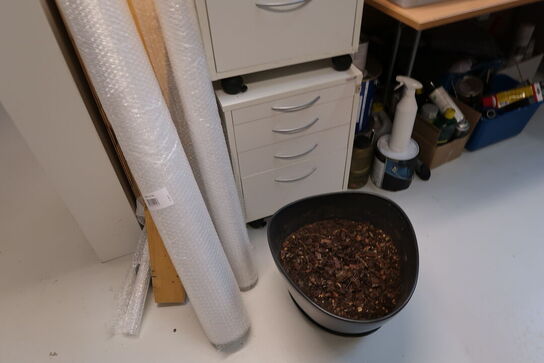 Div. Varelager, vareprøver, bord, skuffemoduler m.m.