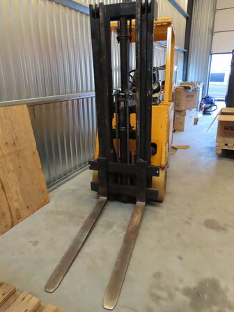 El- truck, HYSTER E25B