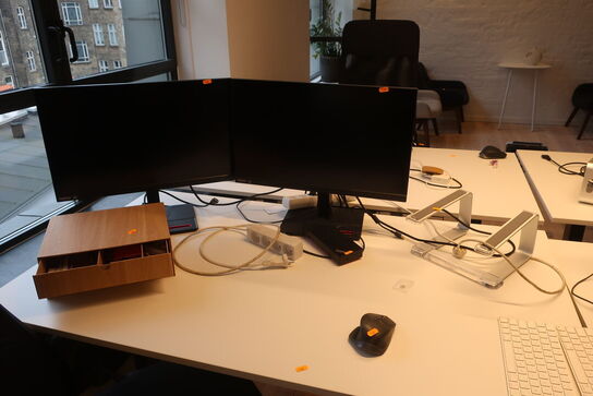 Alt indhold på skrivebord, undtaget APPLE tastatur