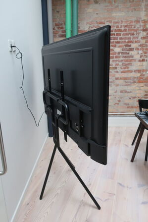 Fjernsyn 65" PROSONIC 65UAND8009 med stand og fjernbetjening