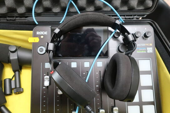 Mixer RØDE Caster PRO II samt 2 stk. mikrofoner SHURE SM7B