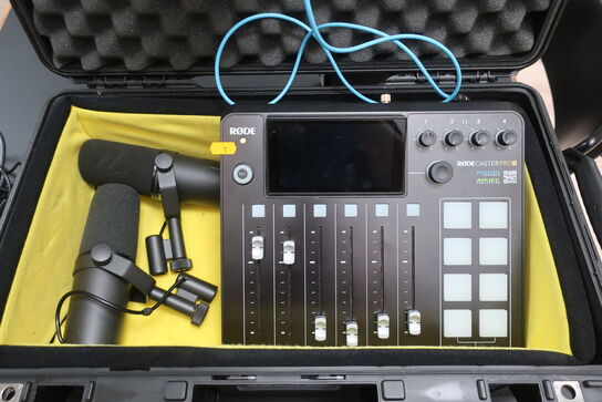 Mixer RØDE Caster PRO II samt 2 stk. mikrofoner SHURE SM7B