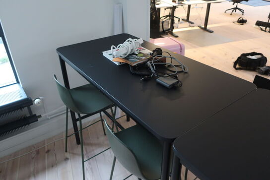 Bord samt 4 stk. barstole 