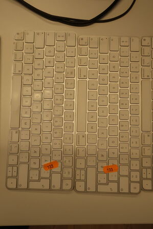 2 stk. tastature APPLE 