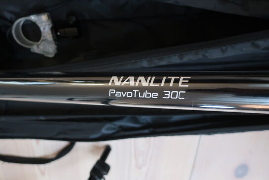 Lysrør NANLITE PavoTube 30C samt tripod og taske