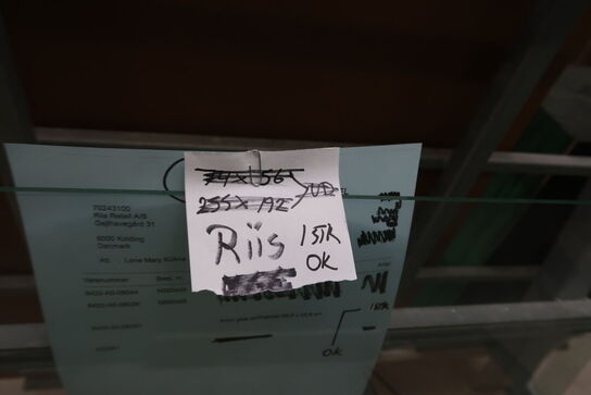 2 stk. opbevaringsvogne med div. Glas