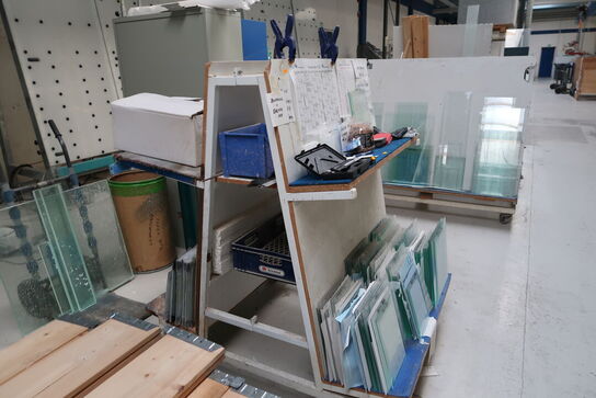 Opbevaringsvogn med div. Glas og værktøj