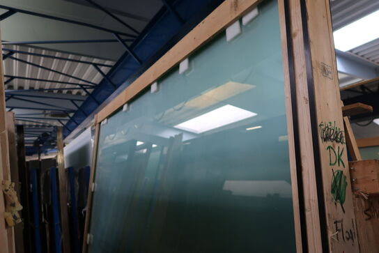 2 stk. opbevaringsstativer med div. Glas