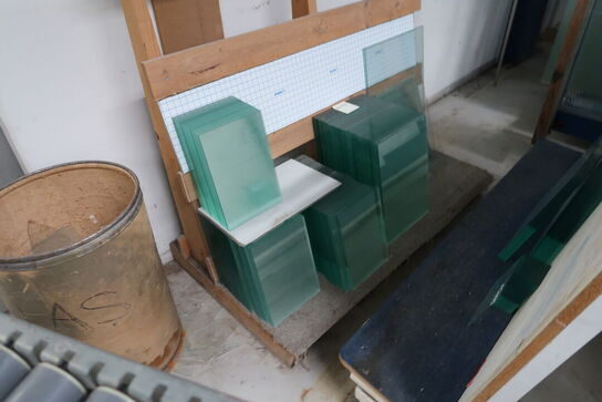 3 stk. opbevaringsstativer med div. Glas