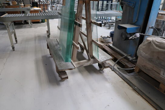 Opbevaringsvogn med div. glas