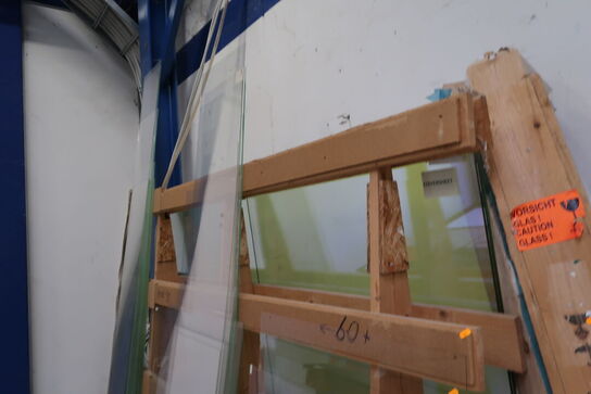 2 stk. opbevaringsstativer med div. Glas