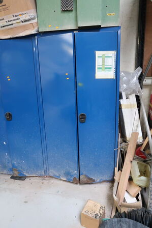 Stålskab med div. Reservedele