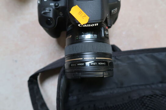 Spejlreflekskamera CANON EOS 700D med batteri og lader samt objektiver