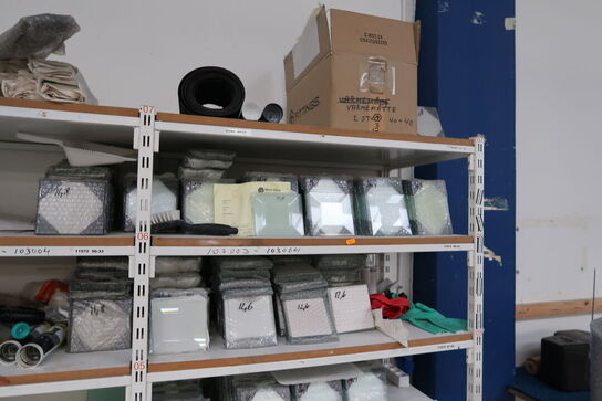 Lagerreol med div. Reservedele og varelager