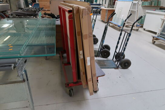 Opbevaringsvogn med div. Varelager