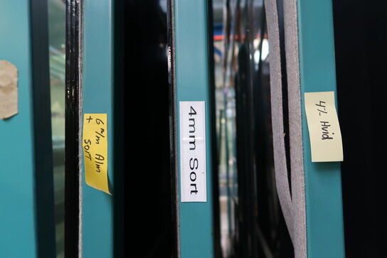 Div. Glas i reolssytem (reolsystem medfølger ikke)