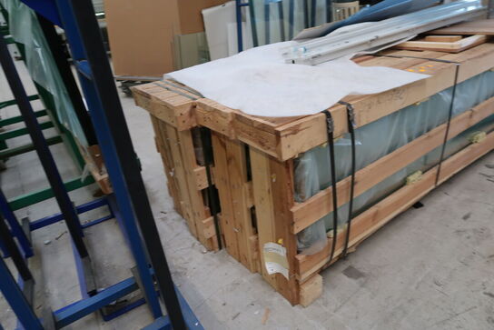 2 stk. opbevaringskasser med div. Glas