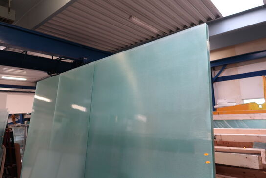 Opbevaringsvogn med div. Glas